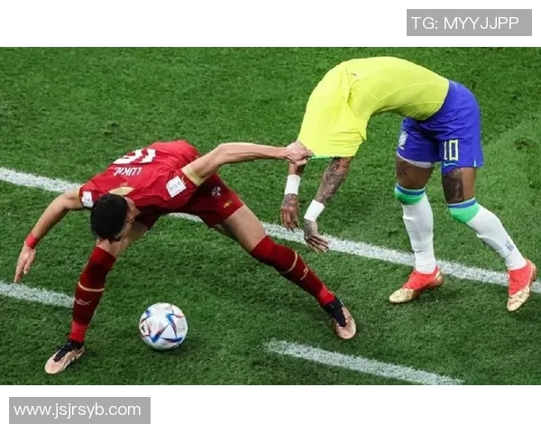 当足球巨星脱下战袍私下踢球时展现出的真实与激情